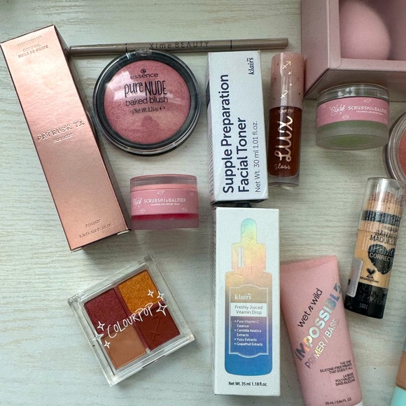 20 Piece Mixed Makeup Lot - Name Brand -